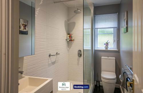 Charming Entire House By Newman Stays Short Lets & Serviced Accommodation Bingham With Free WiFi, Smart TV & Great Location - Foto 8