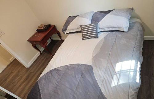 Adorable 1 bedroom with off-street parking - Foto 17