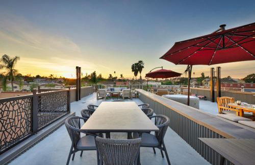 NEW Luxury Concrete Home Just Minutes from the Beach - Foto 10