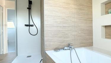 Villa Bel'Odet, appartements modernes au calme, terrasses pour les T2, grand jardin et parking gratuit, à 5 min des plages de Bénodet - Foto 3, Shower