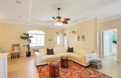 2BR Condo On Venice Island - Minutes To Beaches - Foto 13