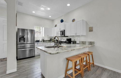 Much Needed Private Relaxation Home - Photo 7