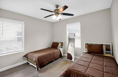 Stylish and Cozy 4BR Home in Houston, Sleeps 9 - Foto 20