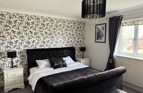 Rhuddlan 5-Bed House Sleeps 7 Pet-Friendly - Photo 3