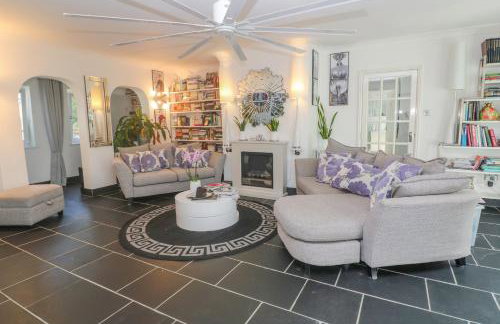 Cornerstone - Photo 4