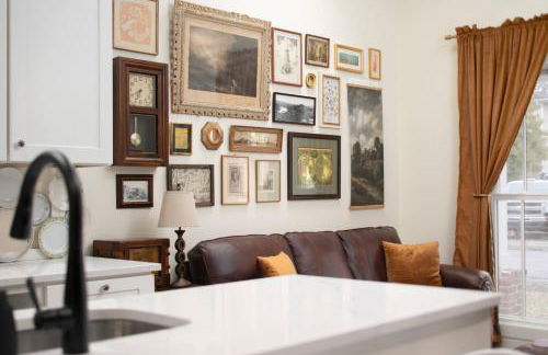 Quaint Cottage in DTown Lex, 15 mins to Horse Park - Photo 4