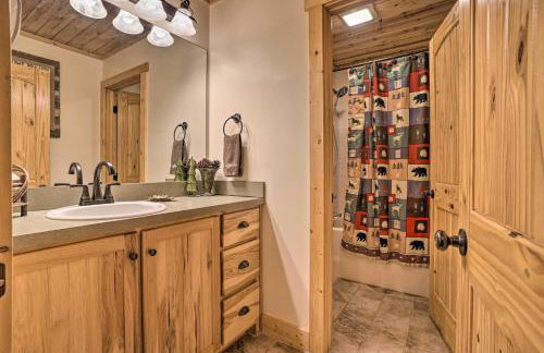 Outdoor Adventure - Charming Cabin w/ Hot Tub - Foto 14