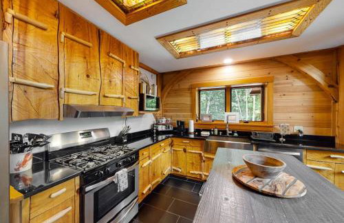 Lazy Lumberjack Hilltop Cabin - Foto 10