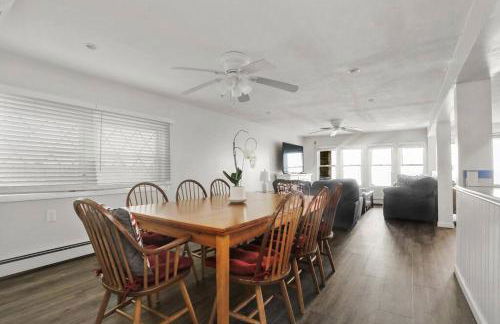 Pet Friendly Milford Beachfront Home - Foto 33