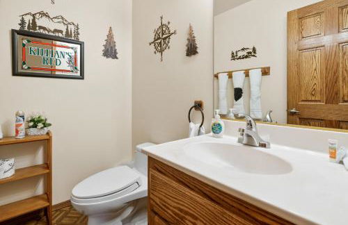 North Shore Lakefront - Spacious Lakefront with Hot Tub, & Game Room - Foto 12