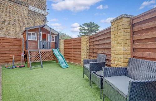 Dove House Wanstead - Stunning 4 Bedroom, 3 Bathroom House with Private Hottub & Gym - Escape London, in Lonon - Foto 56