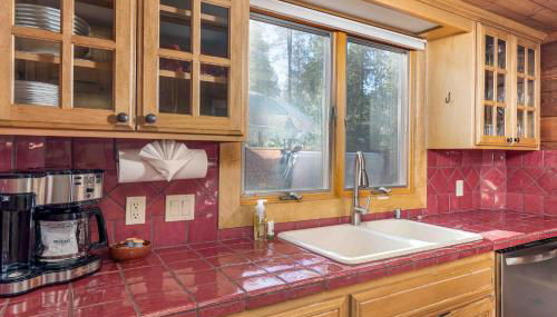 Dog Friendly, across from tubing/SHARC, Nectar bed - Foto 3