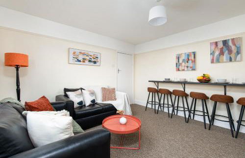 Long Stays-4bed house-Parking-By FabAccommodation - Foto 4