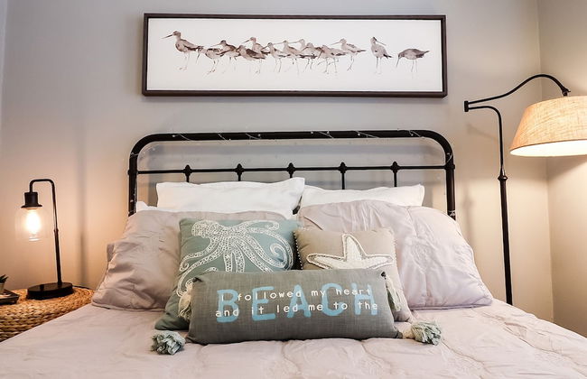 Vibrant Bungalow 2 Minutes to the Beach - Foto 32