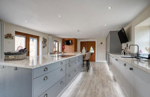 The Estate, Luxury Spacious Family Stay with 3 Hot Tubs, Scenic Views Sleeps 16 near Durham & Bishop Auckland - Foto 34