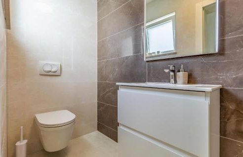 2 Bedroom Lovely Home In Hrboki - Photo 40