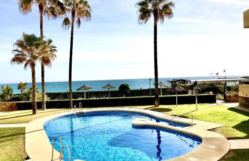 BEACHFRONT APARTMENT In LA CALA DE MIJAS - Photo 21