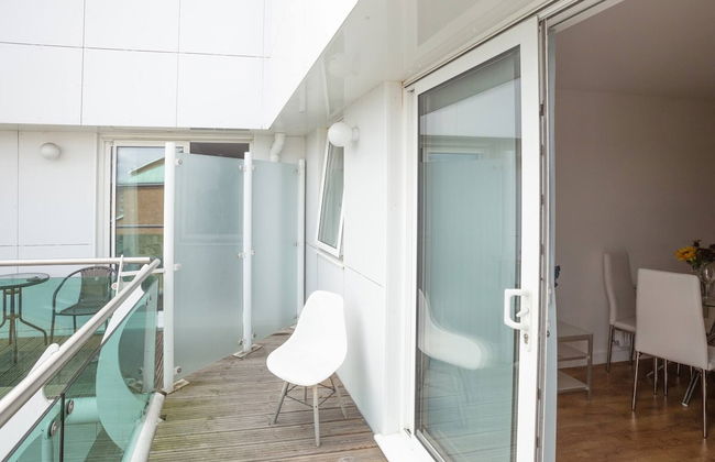 Skyvillion - Tower Point Enfield 1bed With Balcony - Photo 11