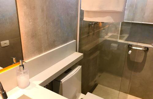 Casa d'Aroeira Residencial Boutique - Centro de Juqueí - Perto de Tudo - 2 quadras do Mar - Serviço de Praia - Roupa de Cama 600 fios algodão Egípcio - Tudo Novo - Estacionamento Interno - Cozinha - Consulte unidades com Ofurô Hidro e Cromoterapia - Foto 57