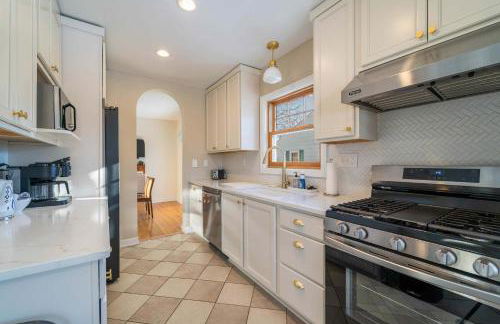 Comfortable 5BR Ames Stay Close to Campus - Foto 4