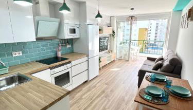 APARTAMENTO NUEVO CÉNTRICO en PRIMERA Línea de playa con vistas al Mar, Piscina, aire acondicionado y wifi - Foto 4