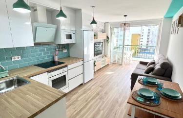 APARTAMENTO NUEVO CÉNTRICO en PRIMERA Línea de playa con vistas al Mar, Piscina, aire acondicionado y wifi - Foto 4