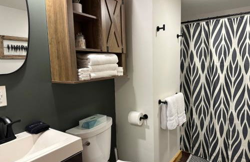 The Chalet - Spacious 7 bedroom near Sugarloaf, on Snowmobile and UTV trails, Hiking, Golf and Flagstaff Lake across the street - Foto 45