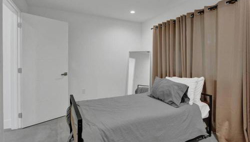 Contemporary 2BR Home with Pool & BBQ Access - Foto 5