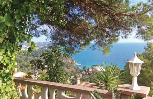 Cozy Home In Blanes With House Sea View - Photo 17