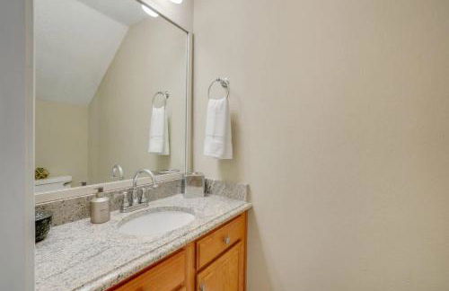 Melody Home near Grapevine DFW Airport w backyard - Foto 20