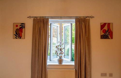 Augusta House - Andover - Photo 9