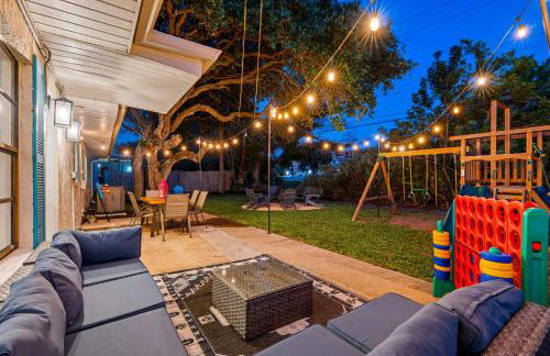 Surf Drive - Ultimate Beach Getaway for Families - Photo 63