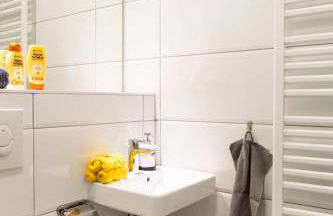 SPACIOUS Two BR plus AC plus SelfCheckIn - Foto 16