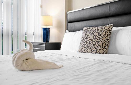 Bright and Airy 2 Bed on Biscayne Blvd with Free Park - Foto 14