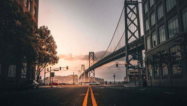 Scorcio del Golden Gate al tramonto
