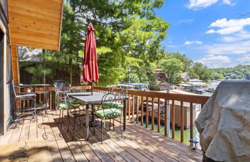 Pet Friendly A Frame w/ Private Dock & Great Lake Views - Foto 33