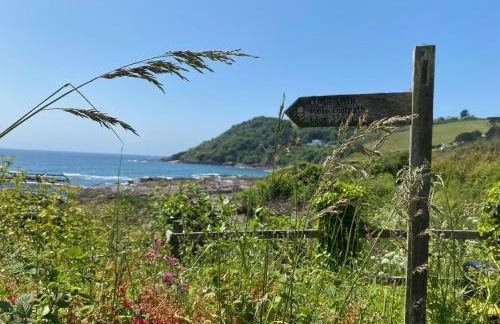 East Trenean Farm Cottages -4 Luxury Cornish Cottages sleeping 20 with hot tubs, private gardens, rural views and EV facilities - Foto 33