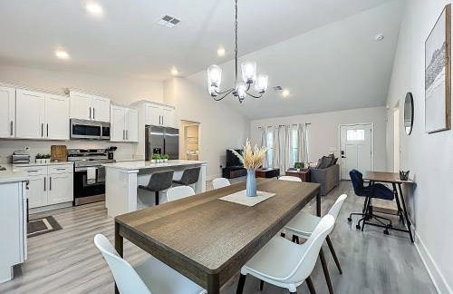 Full 3 BR 2 BA Home in Ocala Close to Key Sights - Photo 3