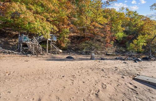 Family Lake Retreat Private Beach Dock Views - Foto 47