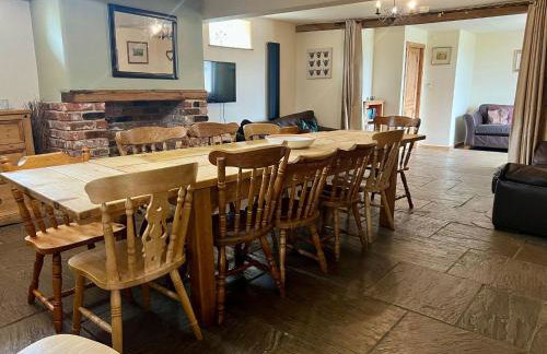 The Holmes Barn - Sleeps 16 - Pet Friendly - Foto 7