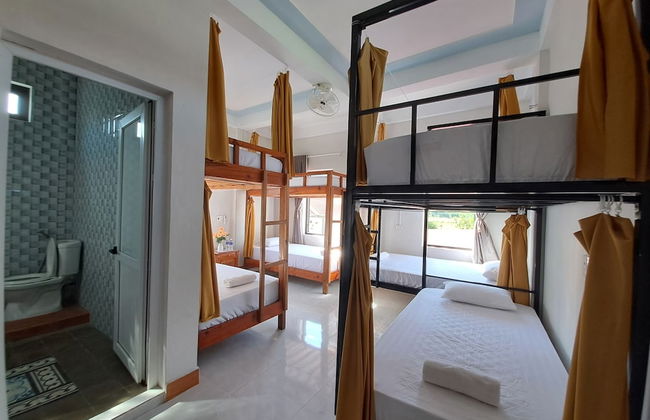 YoLo Pool Bar Villas - Foto 6