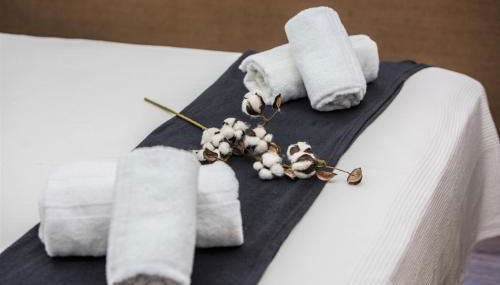 UNIQUE APT. W/POOL- ACROSS THE BEACH-WIFI-A/C - Photo 3, towels