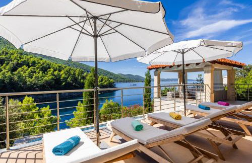 Vila Hera Korčula, Special one, pool, right on the sea,parking, 8 people - Photo 48