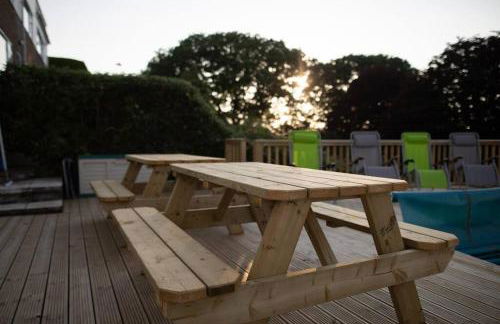 Stunning Property Seaviews, Private Pool & Parking - Photo 26