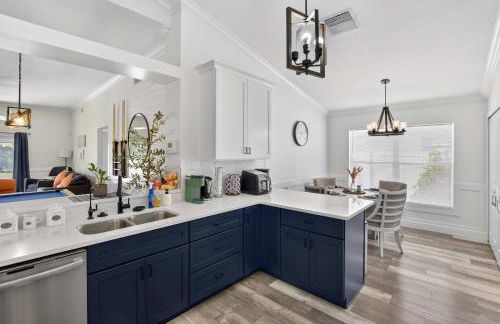 Lakefront 4-Bedroom Home with Pool - Foto 7