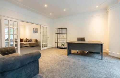 Pillo Rooms - Spacious 4 Bedroom Detached House close to Heaton Park - Foto 33