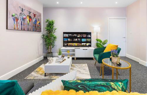 Spacious London 2-Bed Flat with a King Bed-Save on Long Stays-5 Separate Beds- Parking Available! - Foto 7