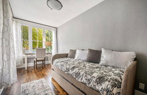 Perfect for Work & Play, 3BR 2BA with Office & WiFi - Foto 21