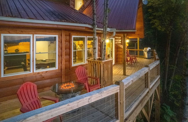 Stunning 2BR Cabin with Mountain Views - Foto 12
