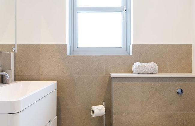 Delightful Seaside Hideaway 5 Mins to Beach - Photo 17